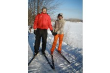 Семейная лыжная прогулка
